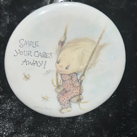 PRECIOUS MOMENTS Button with Child on Swing $7 - Picture 1 of 4